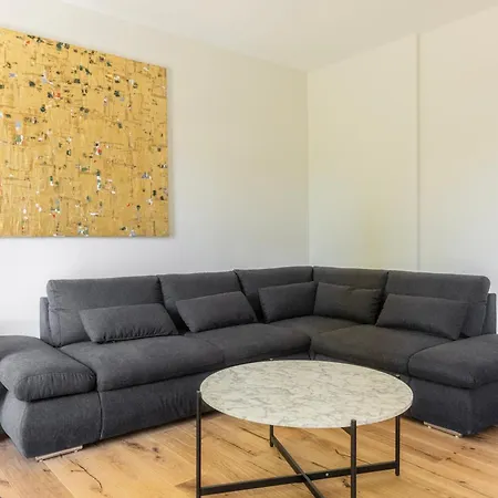 La Dolce - Trastevere Station Apartment *