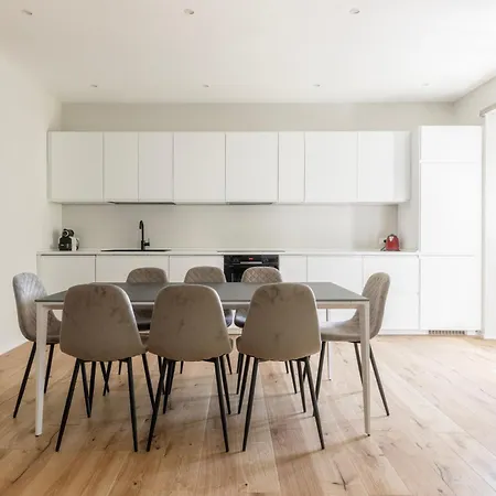 La Dolce - Trastevere Station Apartment *